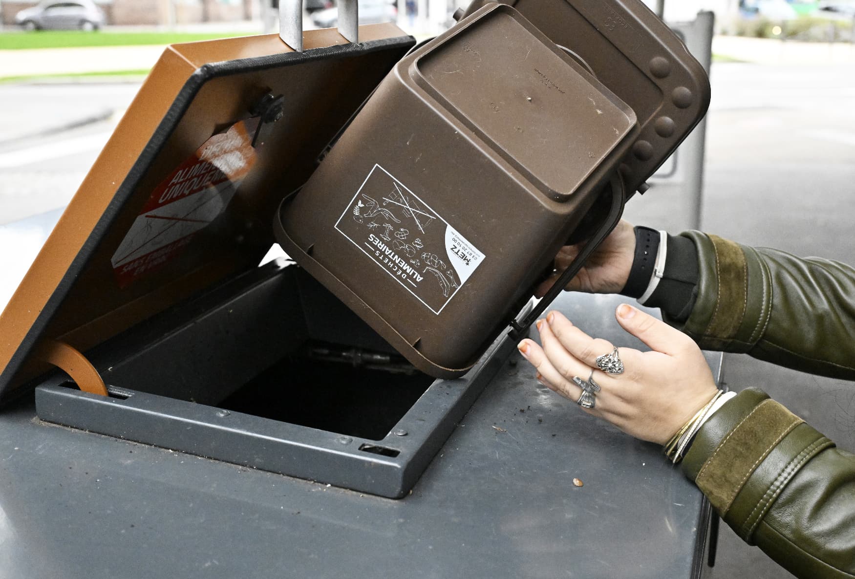 Permanence de distribution de bio-seaux