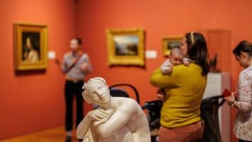 Parents & bébés au musée