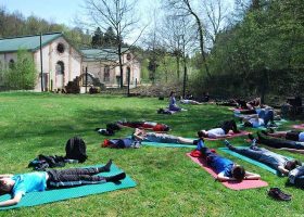 kideaz  outdoor yoga